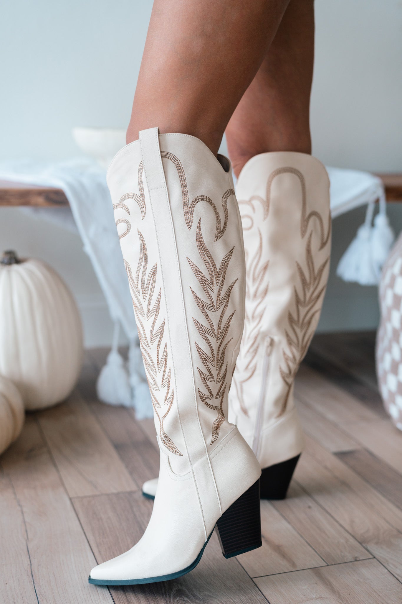 Bronco Cowboy Boots Off White