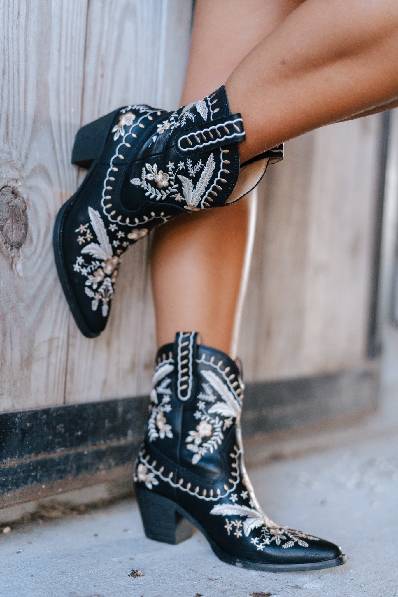 Corral Embroidered Cowboy Booties Black