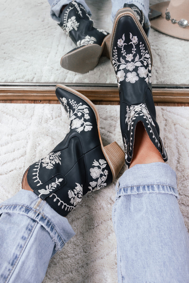 Round Up Embroidered Cowboy Booties (Black)