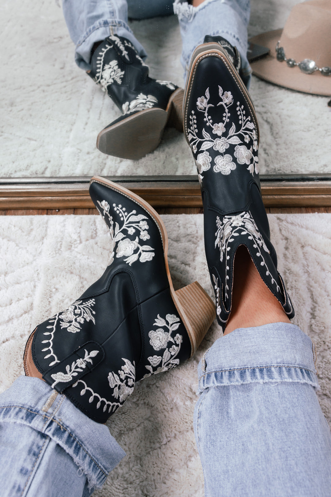 Round Up Embroidered Cowboy Booties (Black)