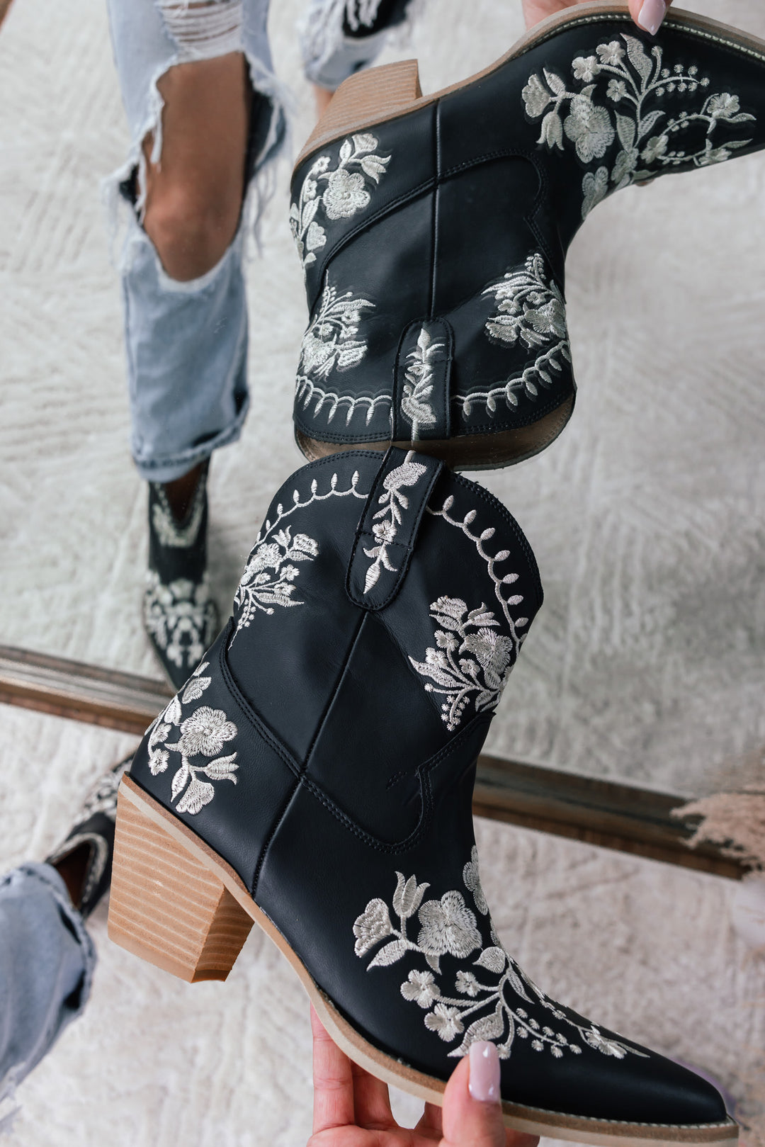 Round Up Embroidered Cowboy Booties (Black)