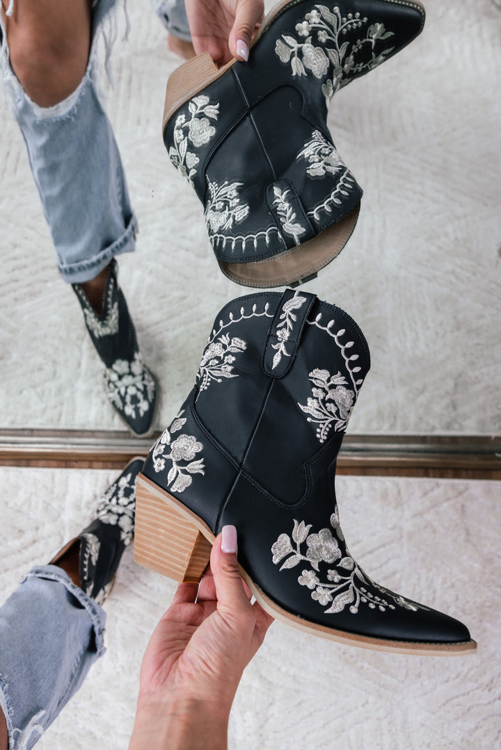 Round Up Embroidered Cowboy Booties (Black)