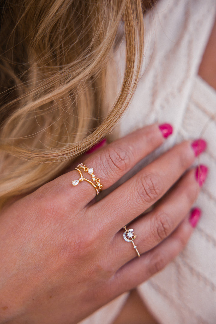 Delicate Rhinestone Flower Ring